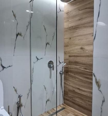 SarandëLuxurious Apartamentアパートメント エクステリア 写真