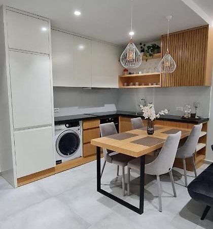 SarandëLuxurious Apartamentアパートメント エクステリア 写真